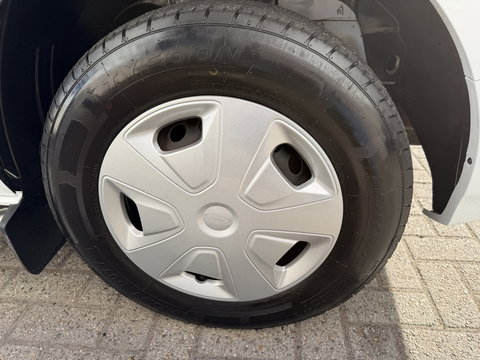 Ford Transit Custom 280 2.0 TDCI 130pk L1H1 Trend / vaste prijs rijklaar € 13.950 ex btw / euro 6 diesel / bpm vrij / trekhaak 2500 kg / airco / cruise / navigatie / pdc voor en achter