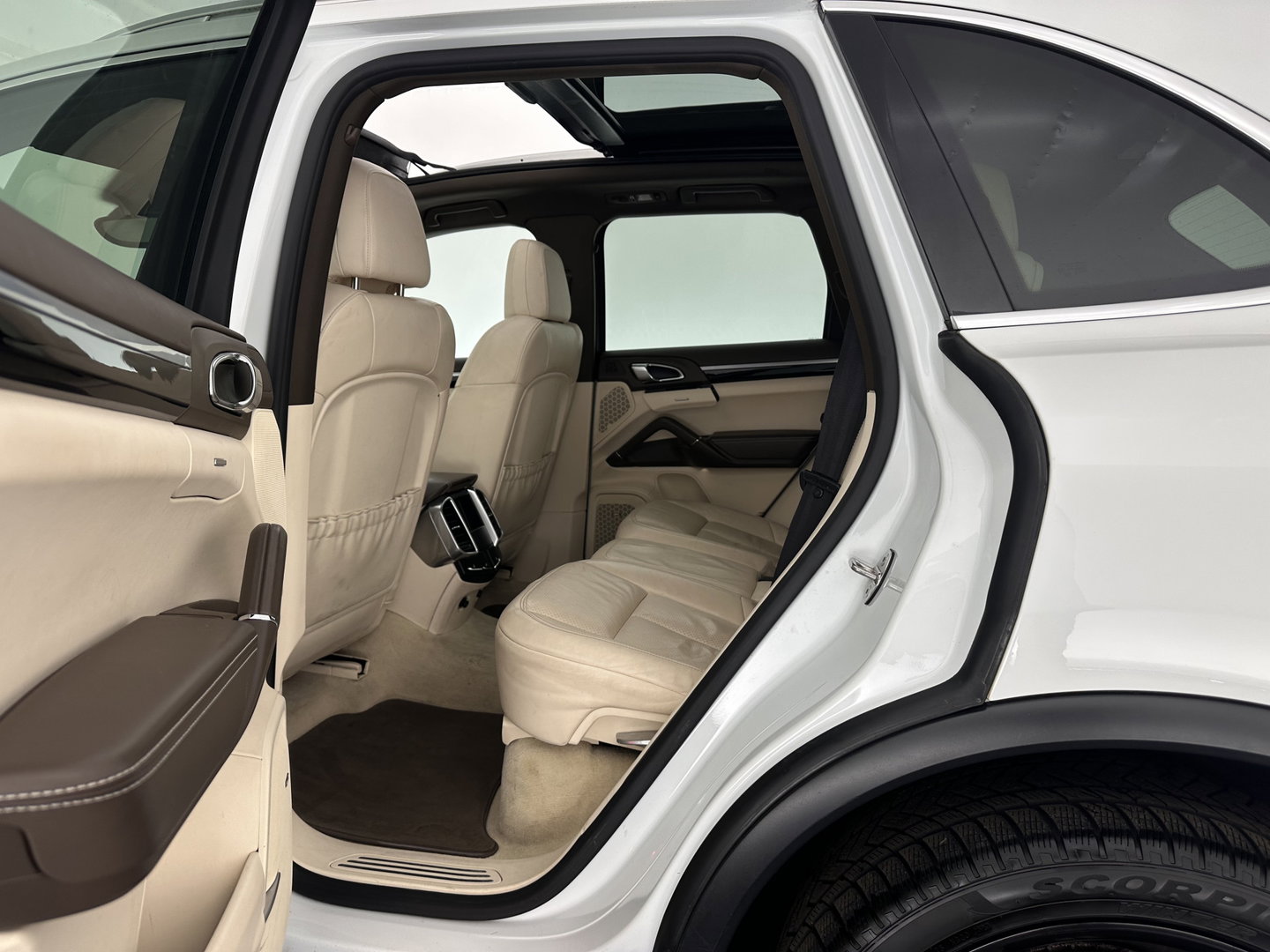 Porsche Cayenne 3.0 D Platinum Edition AWD Aut. *PANO | LEATHER | XENON | BOSE-AUDIO | CAMERA | HEATED-COMFORTSEATS | NAVI-FULLMAP | BLINDSPOT | AIRSUSPENSION | ECC | SHIFTPADDLES | PDC | CRUISE | 20''ALU*