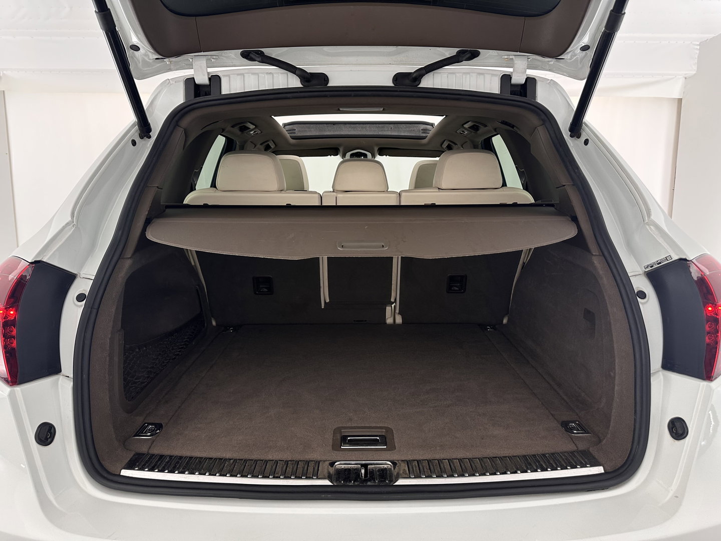 Porsche Cayenne 3.0 D Platinum Edition AWD Aut. *PANO | LEATHER | XENON | BOSE-AUDIO | CAMERA | HEATED-COMFORTSEATS | NAVI-FULLMAP | BLINDSPOT | AIRSUSPENSION | ECC | SHIFTPADDLES | PDC | CRUISE | 20''ALU*