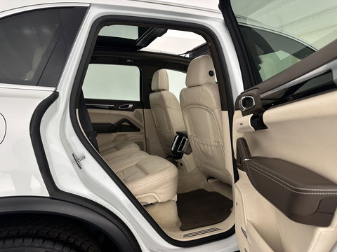 Porsche Cayenne 3.0 D Platinum Edition AWD Aut. *PANO | LEATHER | XENON | BOSE-AUDIO | CAMERA | HEATED-COMFORTSEATS | NAVI-FULLMAP | BLINDSPOT | AIRSUSPENSION | ECC | SHIFTPADDLES | PDC | CRUISE | 20''ALU*
