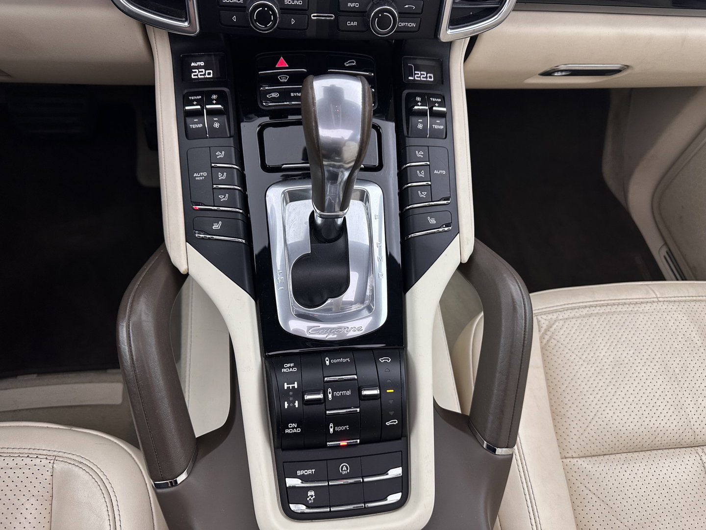 Porsche Cayenne 3.0 D Platinum Edition AWD Aut. *PANO | LEATHER | XENON | BOSE-AUDIO | CAMERA | HEATED-COMFORTSEATS | NAVI-FULLMAP | BLINDSPOT | AIRSUSPENSION | ECC | SHIFTPADDLES | PDC | CRUISE | 20''ALU*