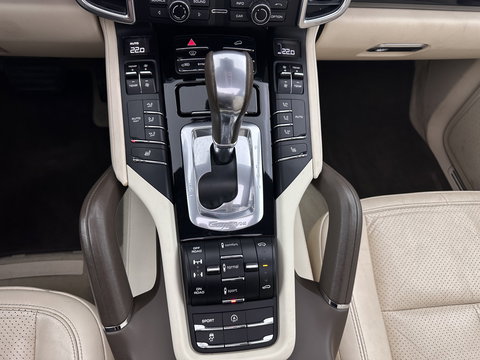 Porsche Cayenne 3.0 D Platinum Edition AWD Aut. *PANO | LEATHER | XENON | BOSE-AUDIO | CAMERA | HEATED-COMFORTSEATS | NAVI-FULLMAP | BLINDSPOT | AIRSUSPENSION | ECC | SHIFTPADDLES | PDC | CRUISE | 20''ALU*