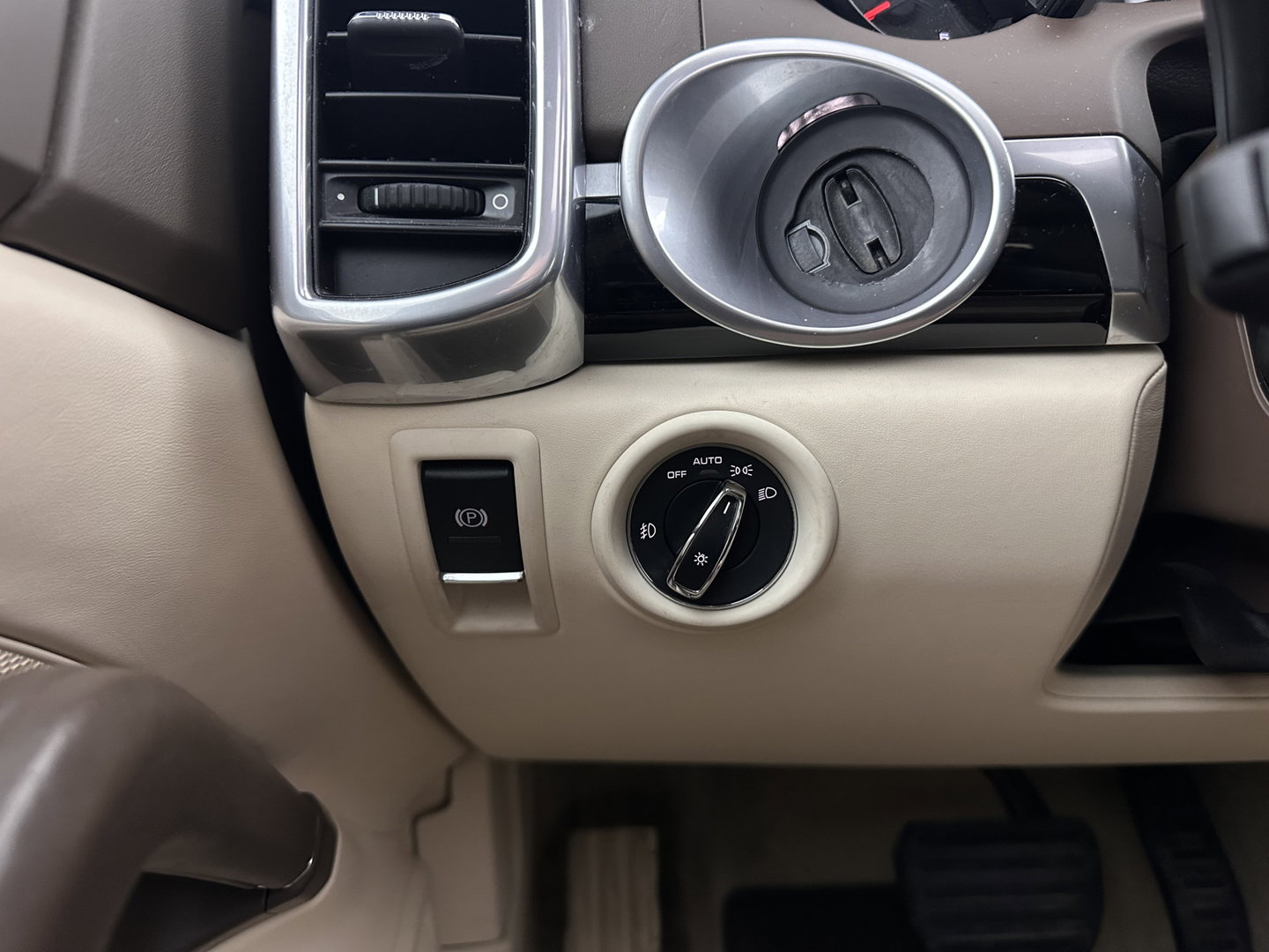 Porsche Cayenne 3.0 D Platinum Edition AWD Aut. *PANO | LEATHER | XENON | BOSE-AUDIO | CAMERA | HEATED-COMFORTSEATS | NAVI-FULLMAP | BLINDSPOT | AIRSUSPENSION | ECC | SHIFTPADDLES | PDC | CRUISE | 20''ALU*