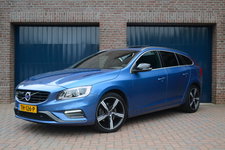 Volvo V60 - 2.0 T4 Automaat R-Design Sport | Schuifdak | Keyless | Standkachel | Camera | BLIS | Leder | NL-Auto