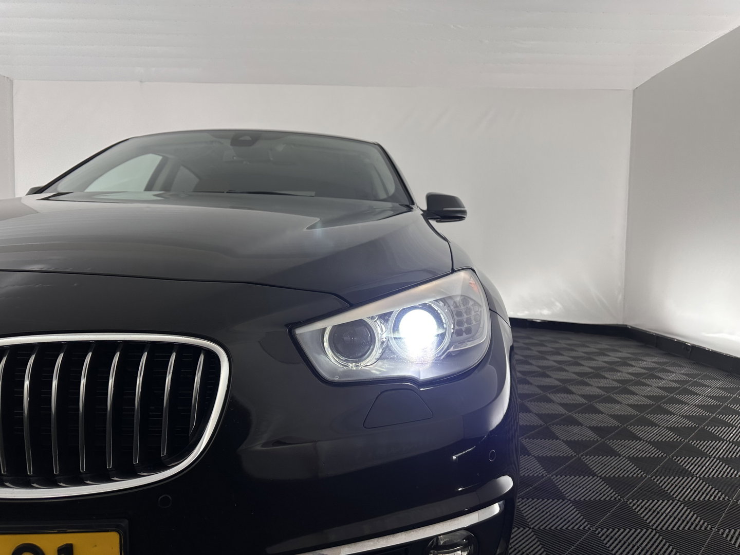 BMW 5 Serie Gran Turismo 535xi High Executive AWD Aut. *LEATHER | XENON | SOFTCLOSE | CAMERA | BLINDSPOT | HEATED-COMFORTSEATS | PRIVACY-GLASS | NAVI-FULLMAP | ECC | HEAD-UP | PDC | CRUISE | 18''ALU*