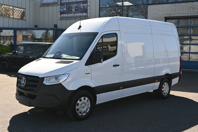 Mercedes-Benz eSprinter - 320 L2H2 Pro 81kWh Snellader, Navigatie, Trekhaak, Winterpakket, Etc.