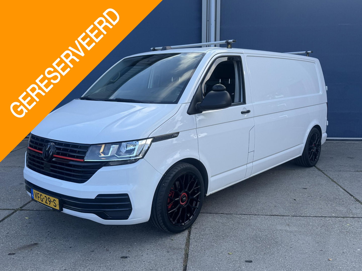 Volkswagen Transporter 2.0 TDI L2H1 30 Comfortline AIRCO / CRUISE CONTROLE / NAVI / CARPLAY / VERLAAGD