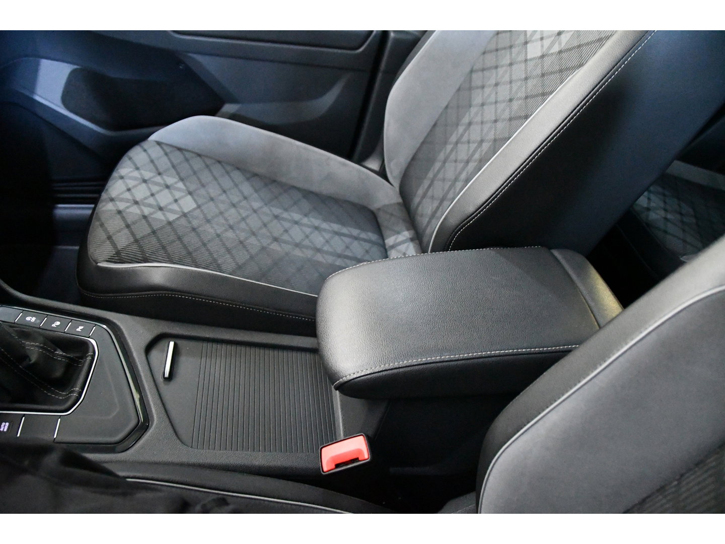 Volkswagen Tiguan 1.5 TSI R-Line*Full-option*Pano*Cam*Keyless*Elk-trekhaak