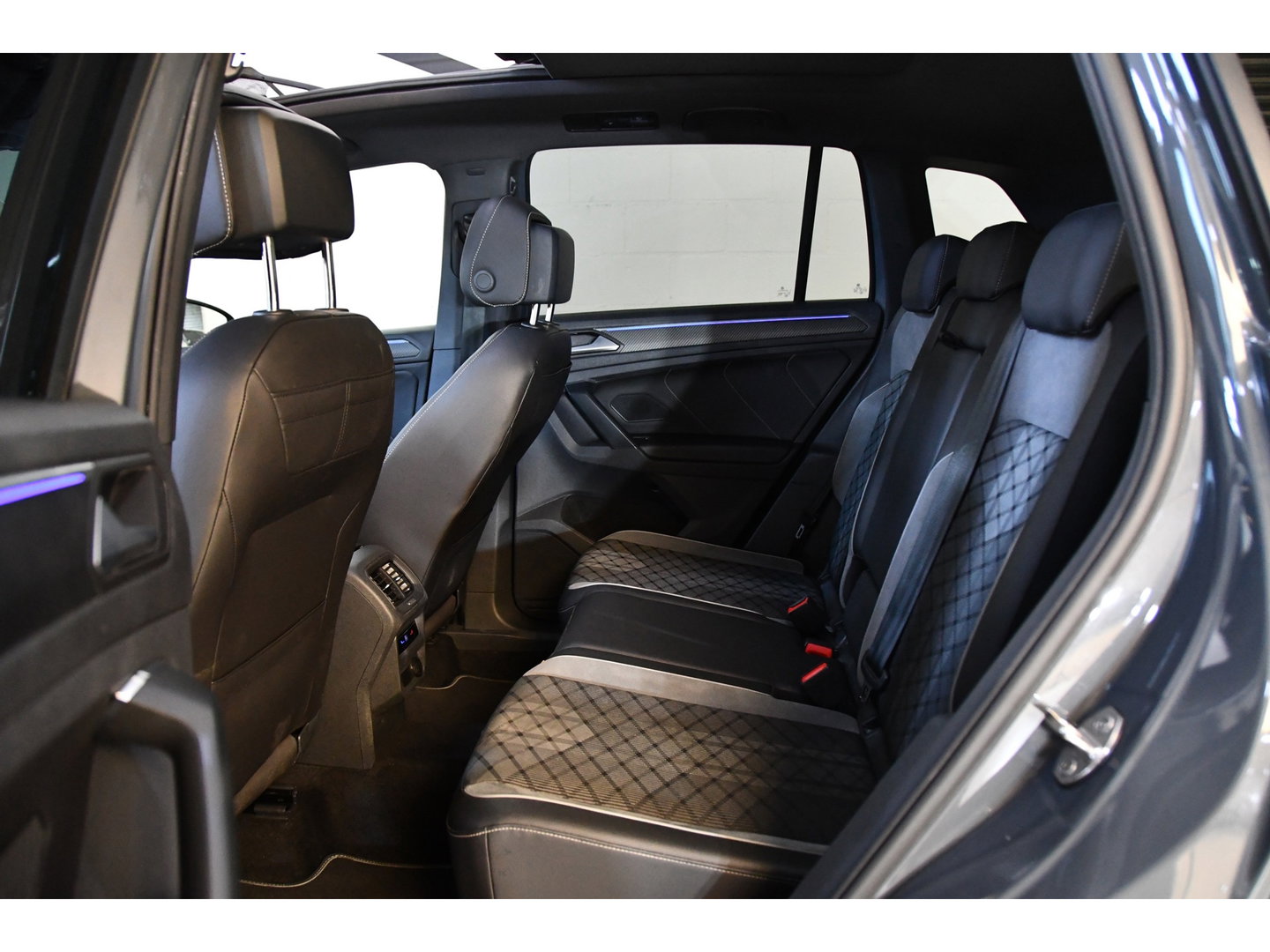 Volkswagen Tiguan 1.5 TSI R-Line*Full-option*Pano*Cam*Keyless*Elk-trekhaak