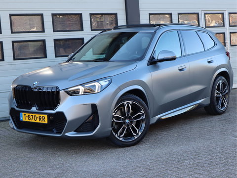 BMW X1 xDrive 23i 204pk 4Cilinder M-Sport - PANO - H&K - Memory - Dealer O.H. - Frozen Grey