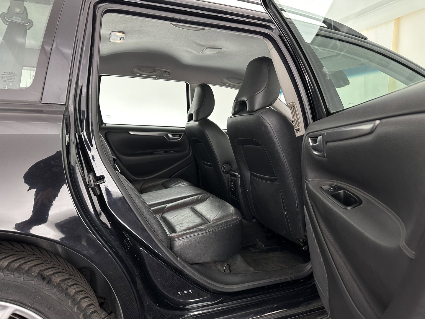 Volvo V70 2.4D Edition Sport *LEATHER | XENON | MEMORY-PACK | NAVI-FULLMAP | HEATED-COMFORTSEATS | ECC | PDC | CRUISE | 17''ALU | TOWBAR*