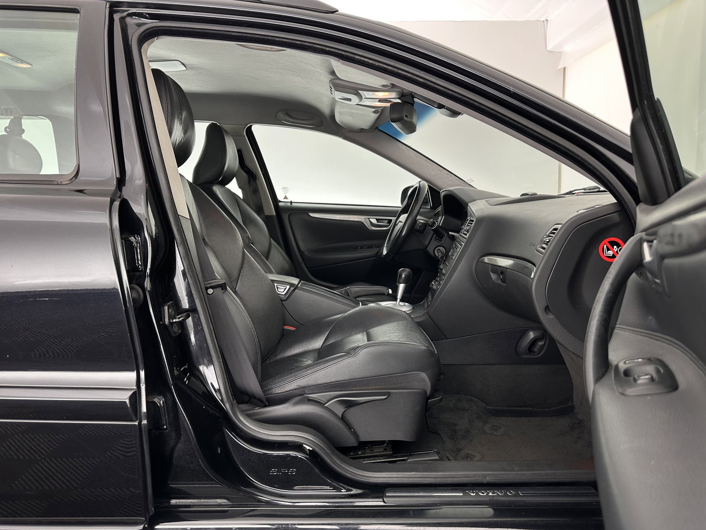 Volvo V70 2.4D Edition Sport *LEATHER | XENON | MEMORY-PACK | NAVI-FULLMAP | HEATED-COMFORTSEATS | ECC | PDC | CRUISE | 17''ALU | TOWBAR*