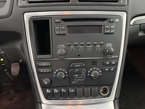 Volvo V70 2.4D Edition Sport *LEATHER | XENON | MEMORY-PACK | NAVI-FULLMAP | HEATED-COMFORTSEATS | ECC | PDC | CRUISE | 17''ALU | TOWBAR*