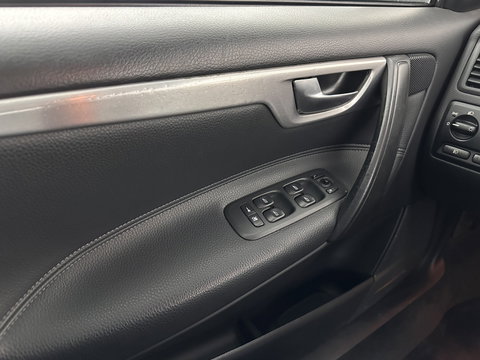 Volvo V70 2.4D Edition Sport *LEATHER | XENON | MEMORY-PACK | NAVI-FULLMAP | HEATED-COMFORTSEATS | ECC | PDC | CRUISE | 17''ALU | TOWBAR*