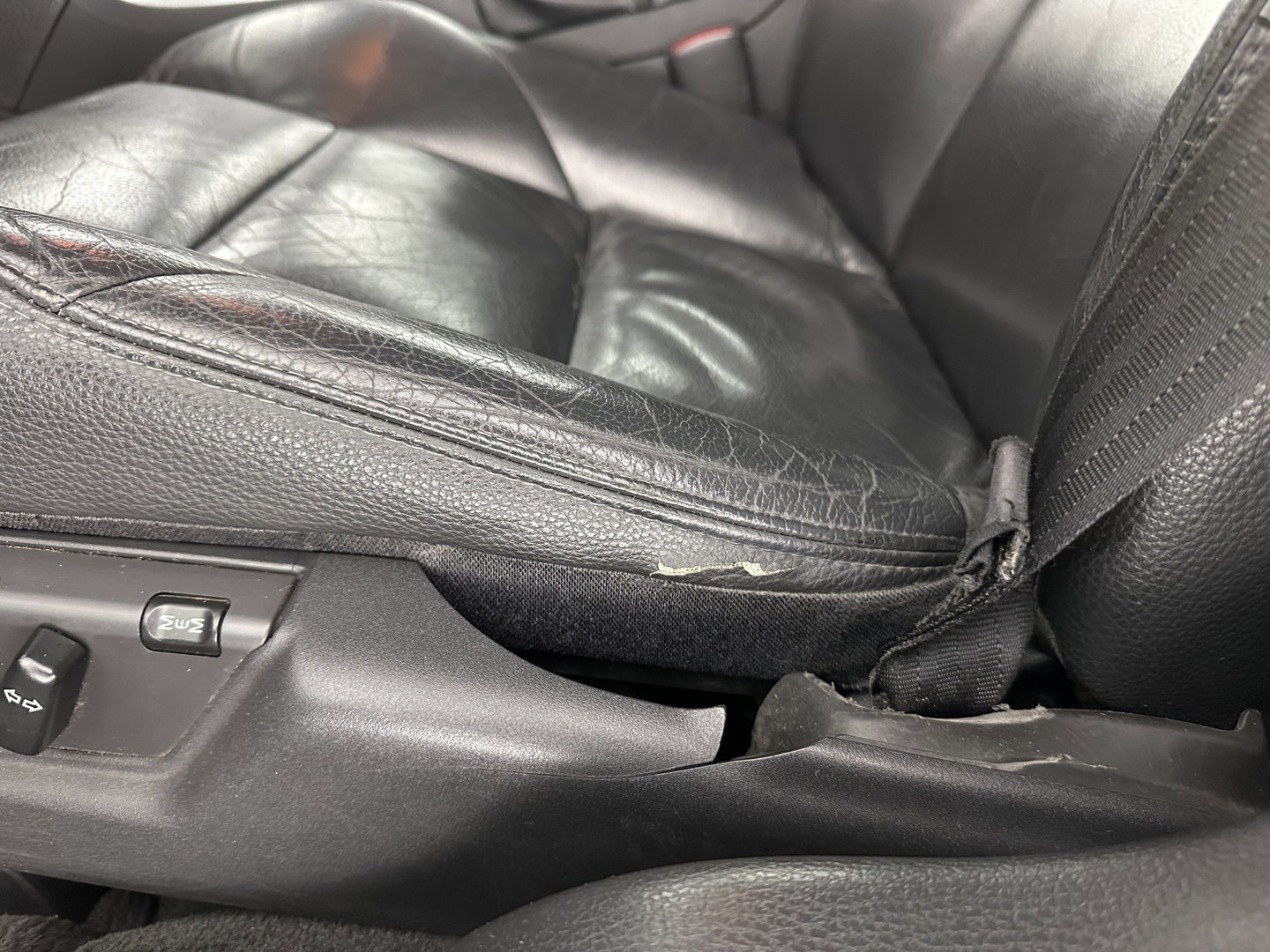 Volvo V70 2.4D Edition Sport *LEATHER | XENON | MEMORY-PACK | NAVI-FULLMAP | HEATED-COMFORTSEATS | ECC | PDC | CRUISE | 17''ALU | TOWBAR*