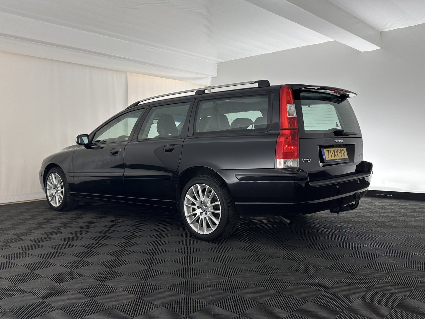 Volvo V70 2.4D Edition Sport *LEATHER | XENON | MEMORY-PACK | NAVI-FULLMAP | HEATED-COMFORTSEATS | ECC | PDC | CRUISE | 17''ALU | TOWBAR*