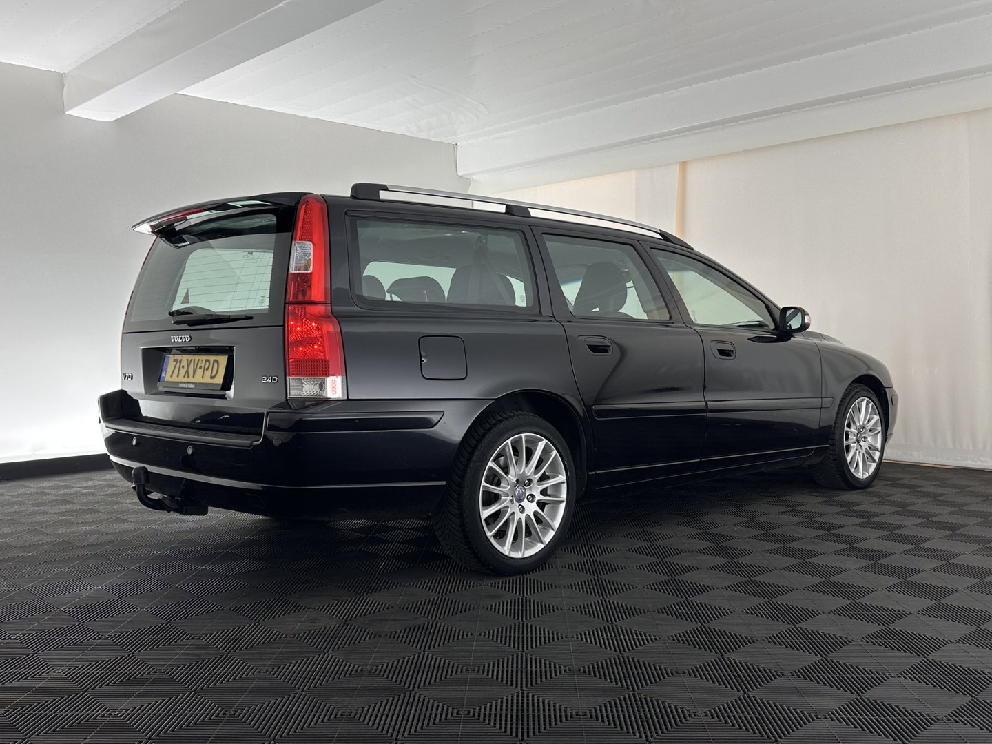 Volvo V70 2.4D Edition Sport *LEATHER | XENON | MEMORY-PACK | NAVI-FULLMAP | HEATED-COMFORTSEATS | ECC | PDC | CRUISE | 17''ALU | TOWBAR*