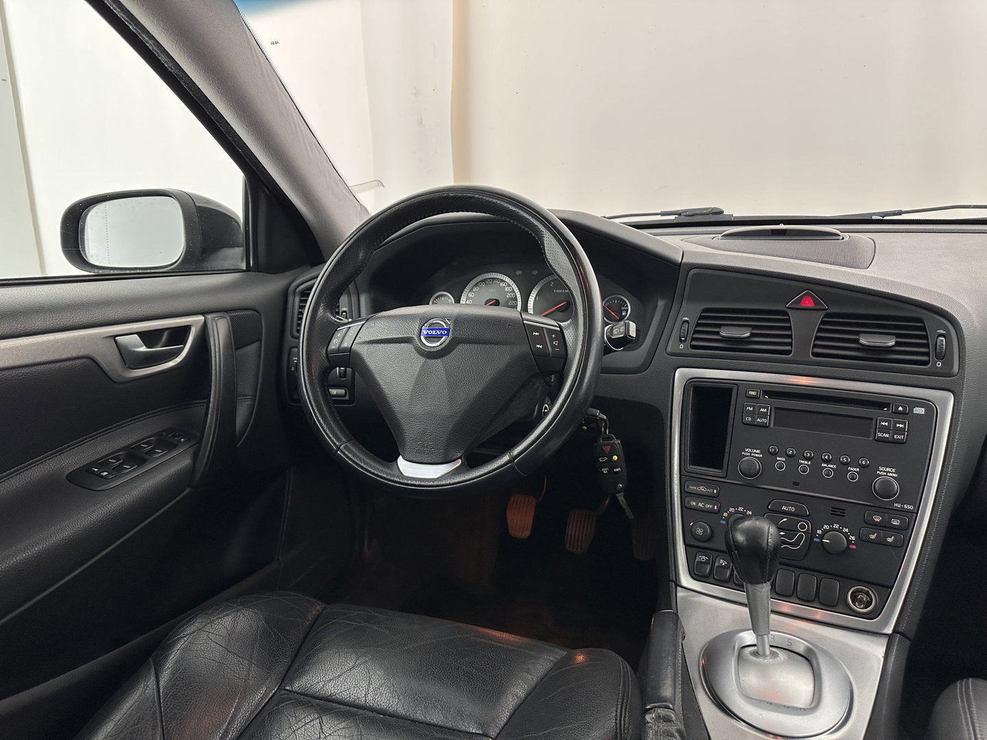 Volvo V70 2.4D Edition Sport *LEATHER | XENON | MEMORY-PACK | NAVI-FULLMAP | HEATED-COMFORTSEATS | ECC | PDC | CRUISE | 17''ALU | TOWBAR*