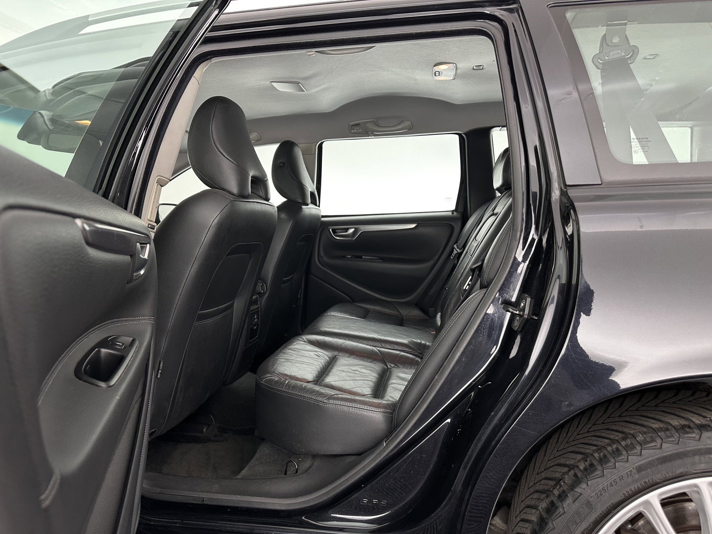 Volvo V70 2.4D Edition Sport *LEATHER | XENON | MEMORY-PACK | NAVI-FULLMAP | HEATED-COMFORTSEATS | ECC | PDC | CRUISE | 17''ALU | TOWBAR*