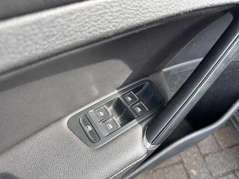 Volkswagen Golf 2.0 TDI GTD | Panorama dak | 18'' Lichtmetaal | Maxton | Cruise control | Lederen bekleding | Dynaudio | DB-riem vervangen bij 201986 KM | stoelverwarming |