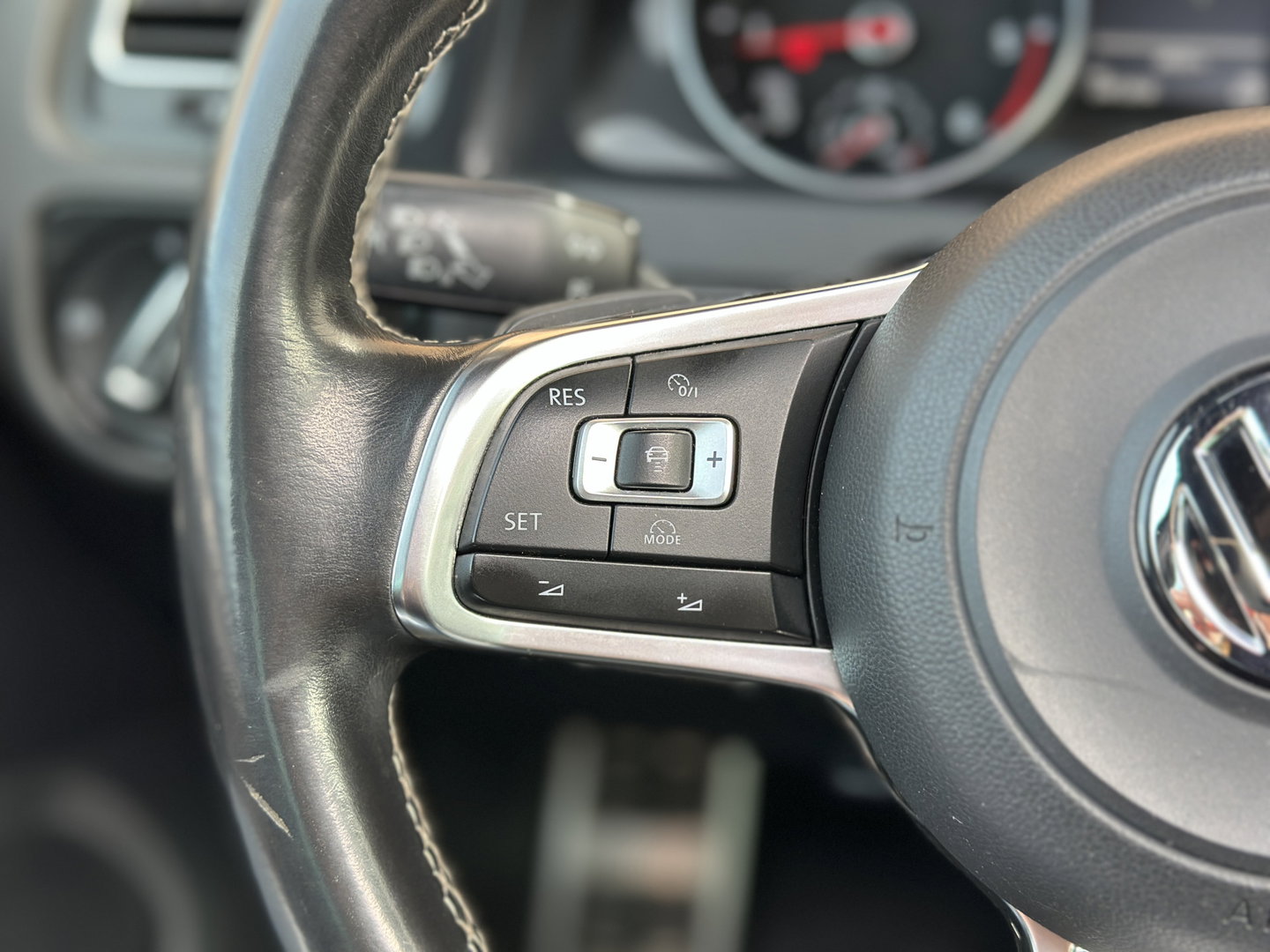 Volkswagen Golf 2.0 TDI GTD | Panorama dak | 18'' Lichtmetaal | Maxton | Cruise control | Lederen bekleding | Dynaudio | DB-riem vervangen bij 201986 KM | stoelverwarming |