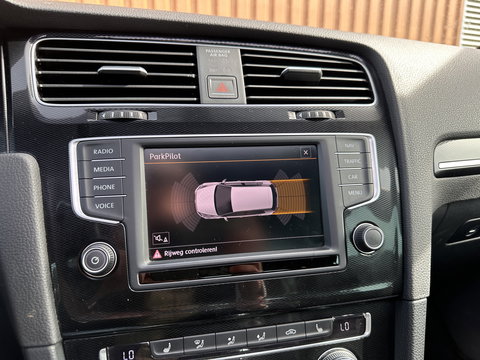 Volkswagen Golf 2.0 TDI GTD | Panorama dak | 18'' Lichtmetaal | Maxton | Cruise control | Lederen bekleding | Dynaudio | DB-riem vervangen bij 201986 KM | stoelverwarming |