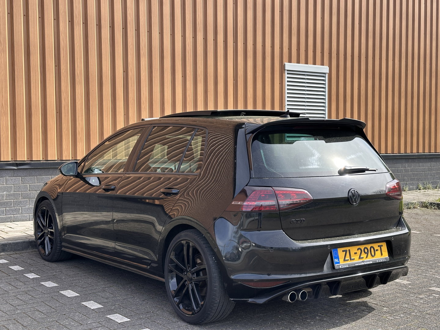 Volkswagen Golf 2.0 TDI GTD | Panorama dak | 18'' Lichtmetaal | Maxton | Cruise control | Lederen bekleding | Dynaudio | DB-riem vervangen bij 201986 KM | stoelverwarming |