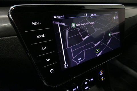 Škoda Superb Combi 1.4 TSI iV Business Edition / Elektr. verstelbare voorstoelen (links met memory) / Canton Sound System / Stoelverwarming voor & achter / Stuurwiel verwarming / Apple Carplay - Android Auto / Trekhaak (zwenkbaar) / Achteruitrijcamera / Dodehoek detec
