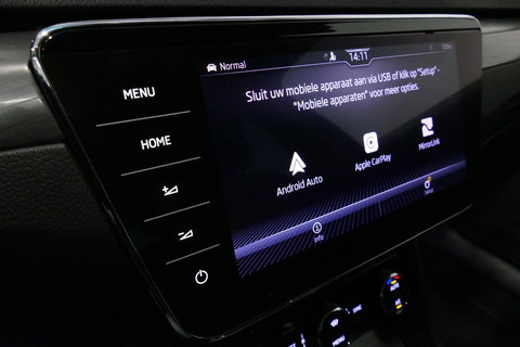 Škoda Superb Combi 1.4 TSI iV Business Edition / Elektr. verstelbare voorstoelen (links met memory) / Canton Sound System / Stoelverwarming voor & achter / Stuurwiel verwarming / Apple Carplay - Android Auto / Trekhaak (zwenkbaar) / Achteruitrijcamera / Dodehoek detec