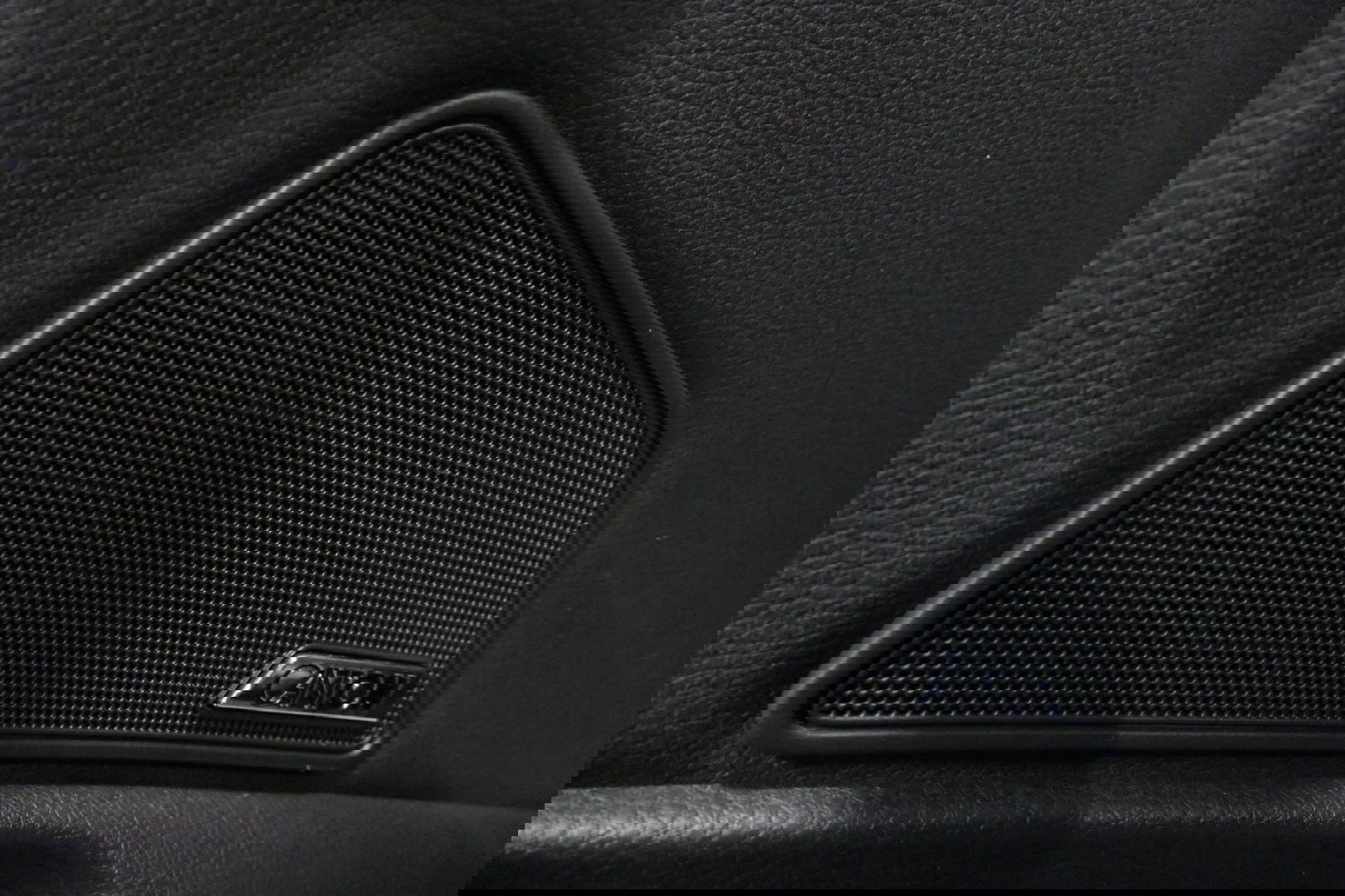 Škoda Superb Combi 1.4 TSI iV Business Edition / Elektr. verstelbare voorstoelen (links met memory) / Canton Sound System / Stoelverwarming voor & achter / Stuurwiel verwarming / Apple Carplay - Android Auto / Trekhaak (zwenkbaar) / Achteruitrijcamera / Dodehoek detec