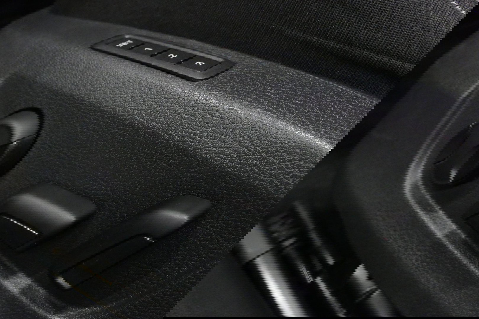 Škoda Superb Combi 1.4 TSI iV Business Edition / Elektr. verstelbare voorstoelen (links met memory) / Canton Sound System / Stoelverwarming voor & achter / Stuurwiel verwarming / Apple Carplay - Android Auto / Trekhaak (zwenkbaar) / Achteruitrijcamera / Dodehoek detec