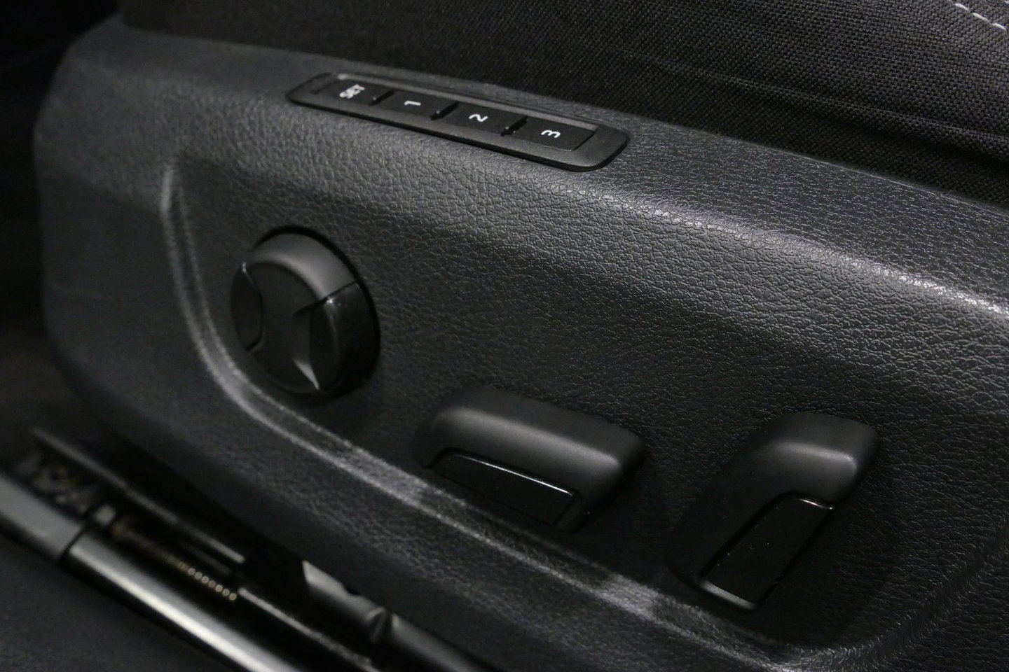 Škoda Superb Combi 1.4 TSI iV Business Edition / Elektr. verstelbare voorstoelen (links met memory) / Canton Sound System / Stoelverwarming voor & achter / Stuurwiel verwarming / Apple Carplay - Android Auto / Trekhaak (zwenkbaar) / Achteruitrijcamera / Dodehoek detec