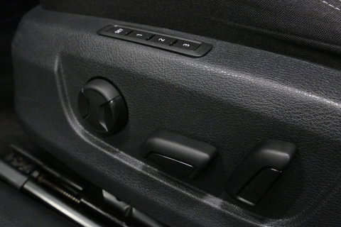 Škoda Superb Combi 1.4 TSI iV Business Edition / Elektr. verstelbare voorstoelen (links met memory) / Canton Sound System / Stoelverwarming voor & achter / Stuurwiel verwarming / Apple Carplay - Android Auto / Trekhaak (zwenkbaar) / Achteruitrijcamera / Dodehoek detec