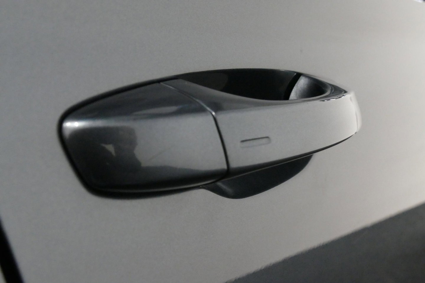 Škoda Superb Combi 1.4 TSI iV Business Edition / Elektr. verstelbare voorstoelen (links met memory) / Canton Sound System / Stoelverwarming voor & achter / Stuurwiel verwarming / Apple Carplay - Android Auto / Trekhaak (zwenkbaar) / Achteruitrijcamera / Dodehoek detec