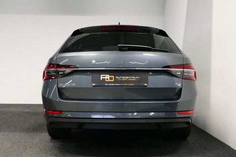 Škoda Superb Combi 1.4 TSI iV Business Edition / Elektr. verstelbare voorstoelen (links met memory) / Canton Sound System / Stoelverwarming voor & achter / Stuurwiel verwarming / Apple Carplay - Android Auto / Trekhaak (zwenkbaar) / Achteruitrijcamera / Dodehoek detec