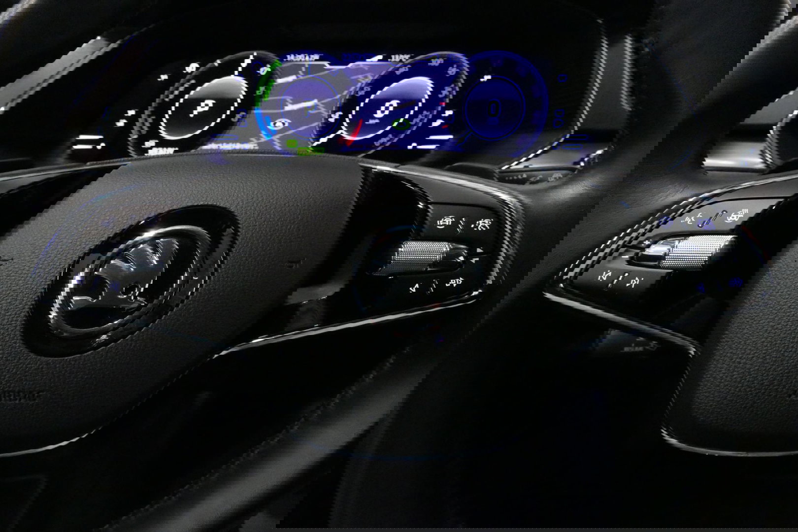 Škoda Superb Combi 1.4 TSI iV Business Edition / Elektr. verstelbare voorstoelen (links met memory) / Canton Sound System / Stoelverwarming voor & achter / Stuurwiel verwarming / Apple Carplay - Android Auto / Trekhaak (zwenkbaar) / Achteruitrijcamera / Dodehoek detec