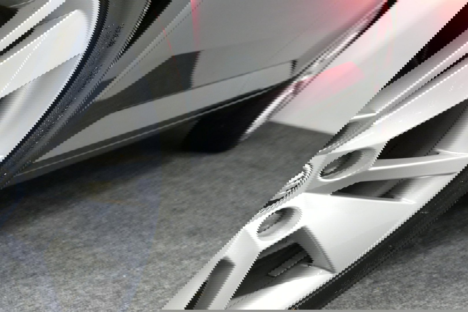 Škoda Superb Combi 1.4 TSI iV Business Edition / Elektr. verstelbare voorstoelen (links met memory) / Canton Sound System / Stoelverwarming voor & achter / Stuurwiel verwarming / Apple Carplay - Android Auto / Trekhaak (zwenkbaar) / Achteruitrijcamera / Dodehoek detec