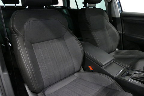 Škoda Superb Combi 1.4 TSI iV Business Edition / Elektr. verstelbare voorstoelen (links met memory) / Canton Sound System / Stoelverwarming voor & achter / Stuurwiel verwarming / Apple Carplay - Android Auto / Trekhaak (zwenkbaar) / Achteruitrijcamera / Dodehoek detec