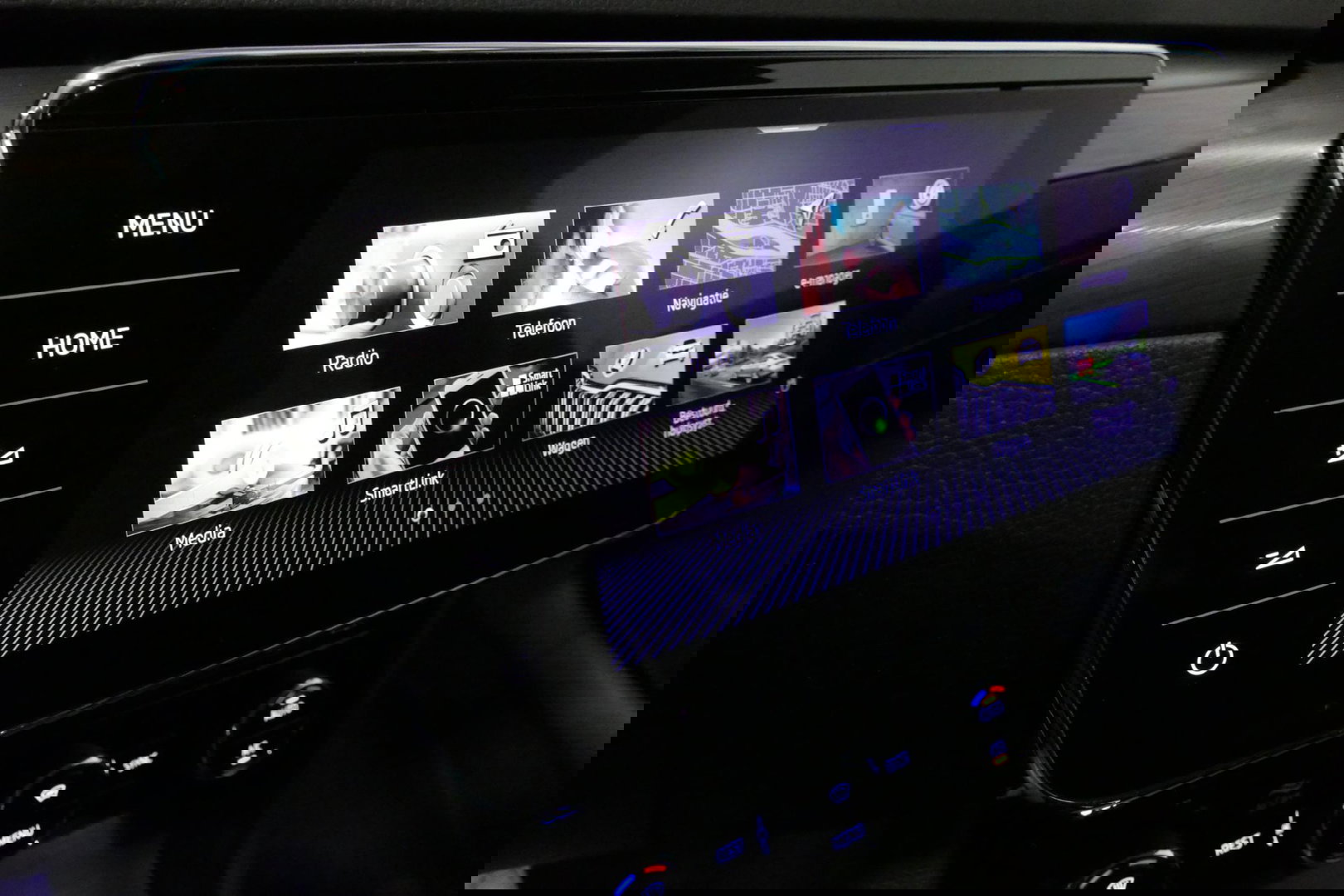 Škoda Superb Combi 1.4 TSI iV Business Edition / Elektr. verstelbare voorstoelen (links met memory) / Canton Sound System / Stoelverwarming voor & achter / Stuurwiel verwarming / Apple Carplay - Android Auto / Trekhaak (zwenkbaar) / Achteruitrijcamera / Dodehoek detec