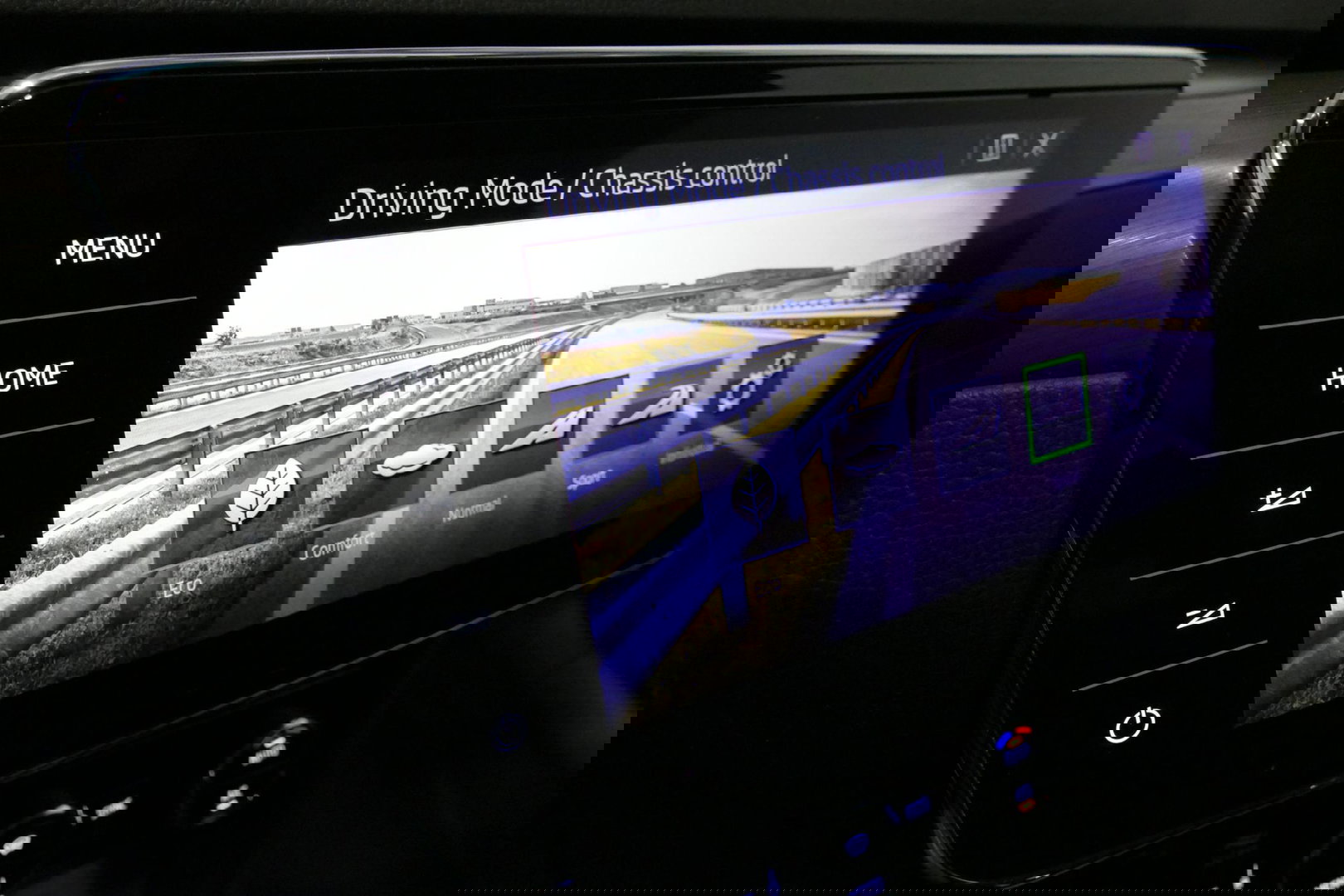 Škoda Superb Combi 1.4 TSI iV Business Edition / Elektr. verstelbare voorstoelen (links met memory) / Canton Sound System / Stoelverwarming voor & achter / Stuurwiel verwarming / Apple Carplay - Android Auto / Trekhaak (zwenkbaar) / Achteruitrijcamera / Dodehoek detec