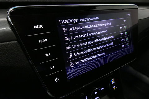 Škoda Superb Combi 1.4 TSI iV Business Edition / Elektr. verstelbare voorstoelen (links met memory) / Canton Sound System / Stoelverwarming voor & achter / Stuurwiel verwarming / Apple Carplay - Android Auto / Trekhaak (zwenkbaar) / Achteruitrijcamera / Dodehoek detec