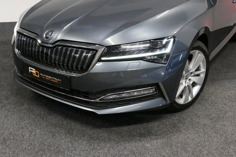 Škoda Superb Combi 1.4 TSI iV Business Edition / Elektr. verstelbare voorstoelen (links met memory) / Canton Sound System / Stoelverwarming voor & achter / Stuurwiel verwarming / Apple Carplay - Android Auto / Trekhaak (zwenkbaar) / Achteruitrijcamera / Dodehoek detec