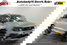 Volkswagen Tiguan - 1.5 TSI ACT Highline Bns R-Line Trekhaak Unieke-Wrap Adaptive-Cruise