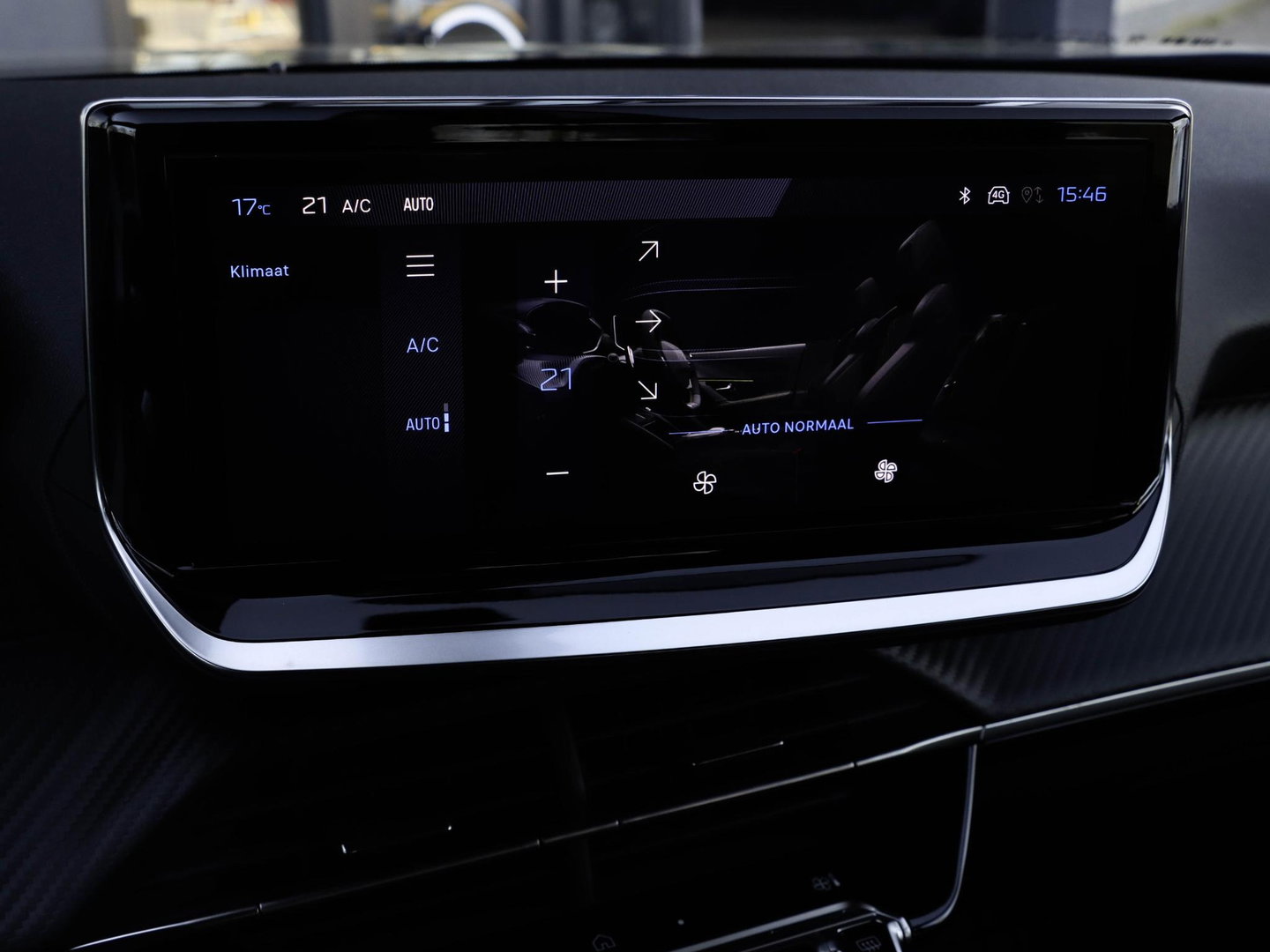 Peugeot 2008 1.2 Hybrid 136 Allure