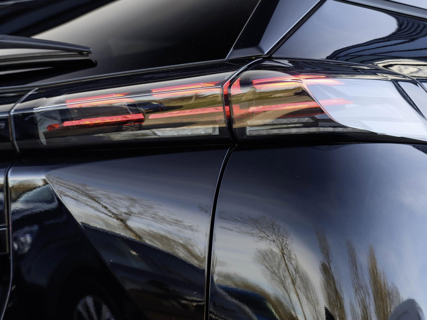 Peugeot 2008 1.2 Hybrid 136 Allure