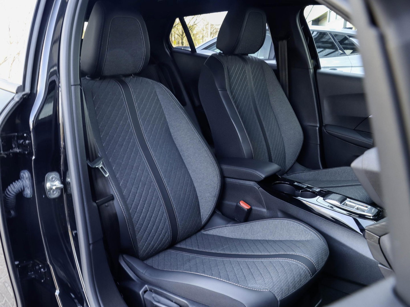 Peugeot 2008 1.2 Hybrid 136 Allure