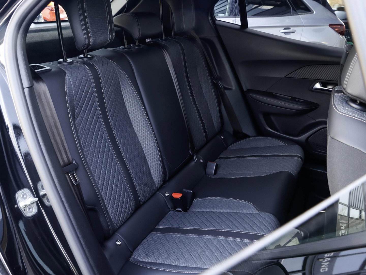 Peugeot 2008 1.2 Hybrid 136 Allure