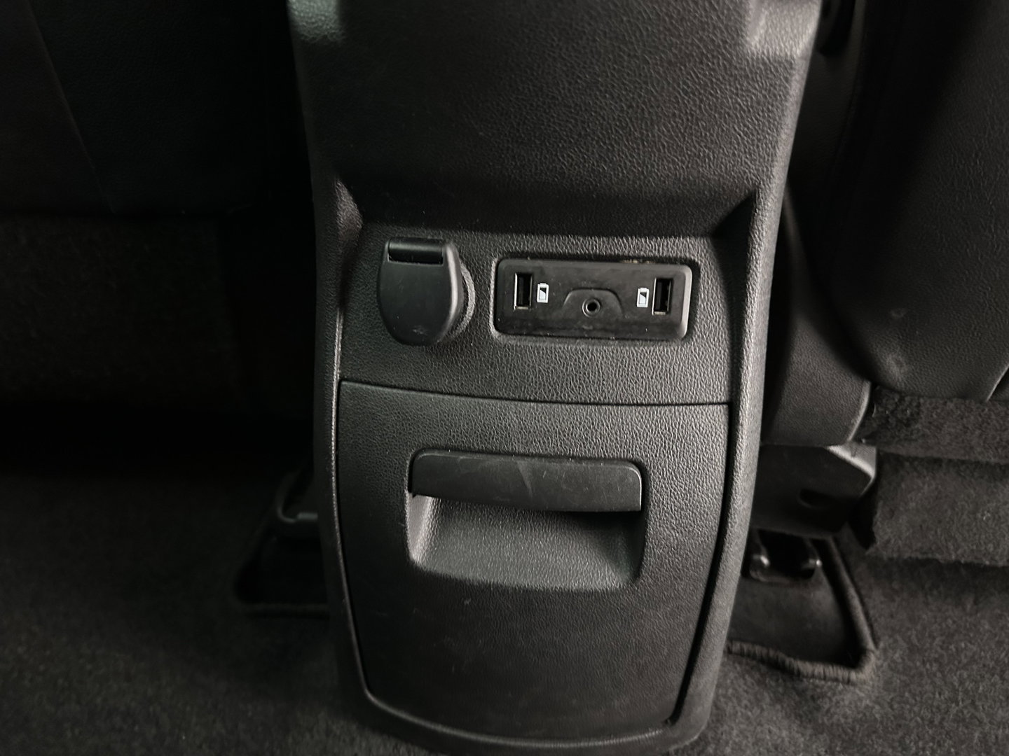 Renault Grand Scénic 1.2 TCe Intens [ 7-Pers. ] *LEATHER-FABRIC | BLINDSPOT | DIGI-COCKPIT | DAB | KEYLESS | CAMERA | NAVI-FULLMAP | PRIVACY-GLASS | ECC | PDC | 20''ALU | TOWBAR*