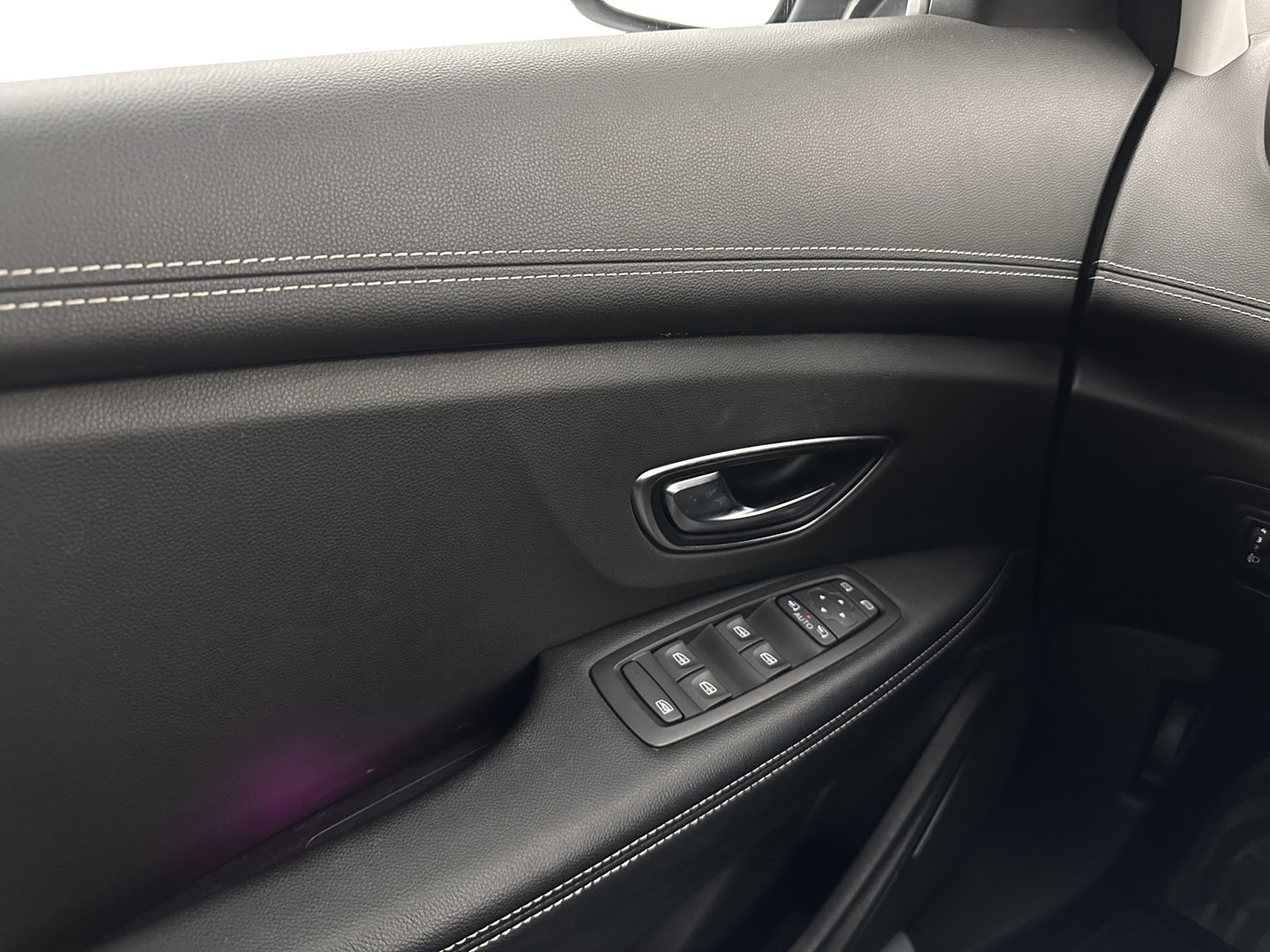 Renault Grand Scénic 1.2 TCe Intens [ 7-Pers. ] *LEATHER-FABRIC | BLINDSPOT | DIGI-COCKPIT | DAB | KEYLESS | CAMERA | NAVI-FULLMAP | PRIVACY-GLASS | ECC | PDC | 20''ALU | TOWBAR*