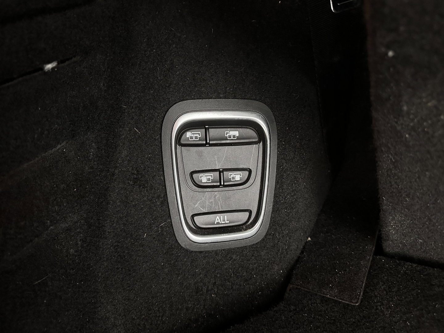 Renault Grand Scénic 1.2 TCe Intens [ 7-Pers. ] *LEATHER-FABRIC | BLINDSPOT | DIGI-COCKPIT | DAB | KEYLESS | CAMERA | NAVI-FULLMAP | PRIVACY-GLASS | ECC | PDC | 20''ALU | TOWBAR*